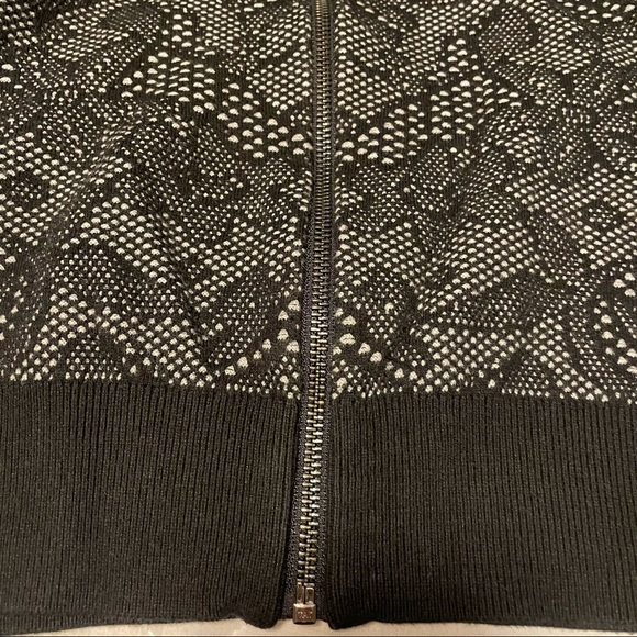 Ann Taylor Black and White Floral Zip Up Cardigan - Picture 4 of 5